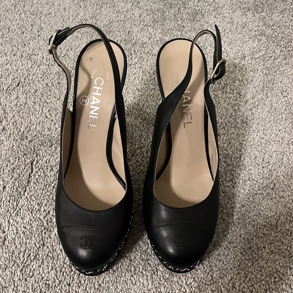 CHANEL - 2014 Interlocking CC Logo Slingback Pumps - Picture 4 of 10